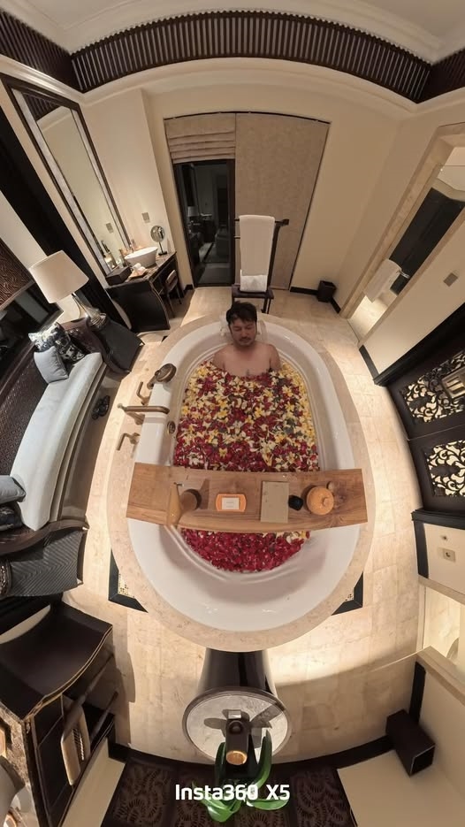 KID仿美女「泡花瓣浴」蹭流量變翻車現場?網驚喊:家屬答禮