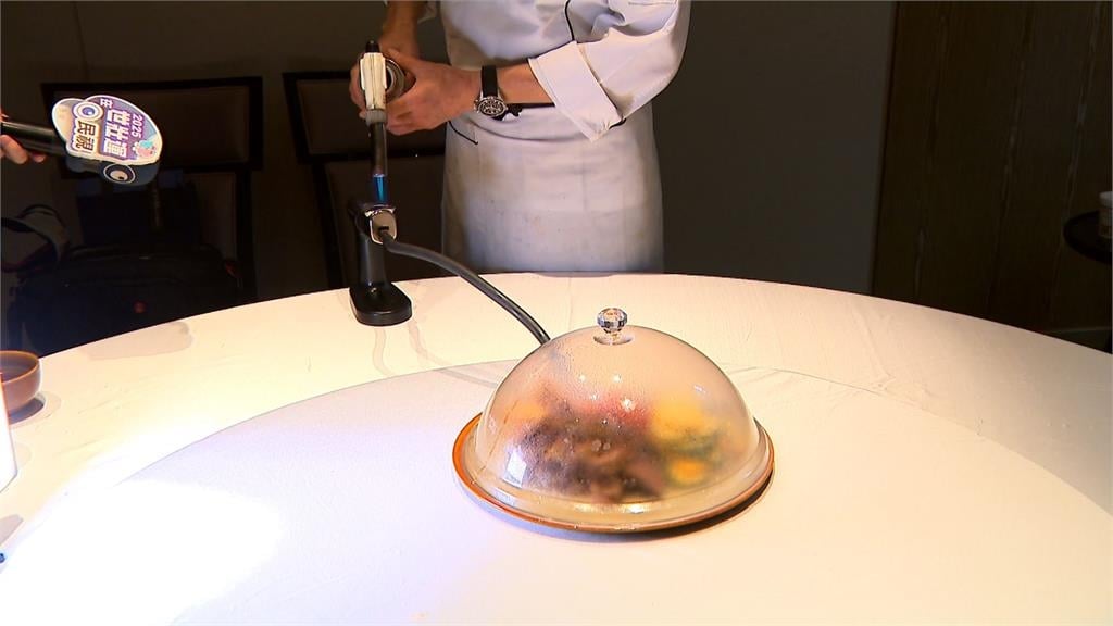 牛小排也能中式登場！「稻草西施牛」重新演繹多了桃木燻香