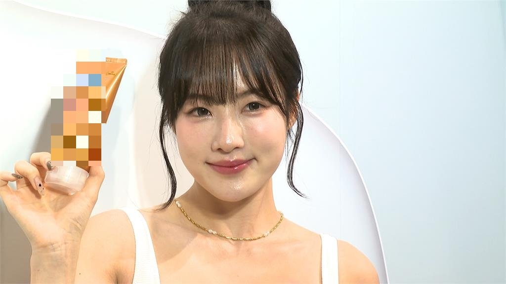 韓啦啦隊女神Mingo辣秀深V白皙肌！親揭韓妞養膚「3密技」