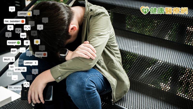 兒青「精神疾病」盛行率高達32.3%　「網路霸凌」成新興挑戰！