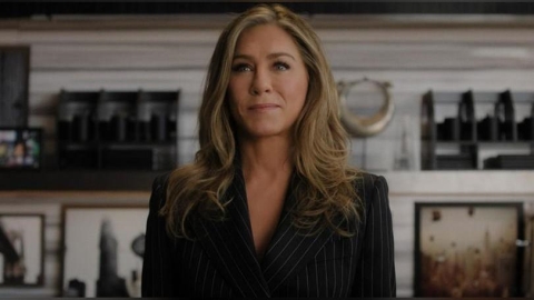 珍妮佛安妮斯頓家門被車撞破 慘遭瘋狂粉絲騷擾示愛