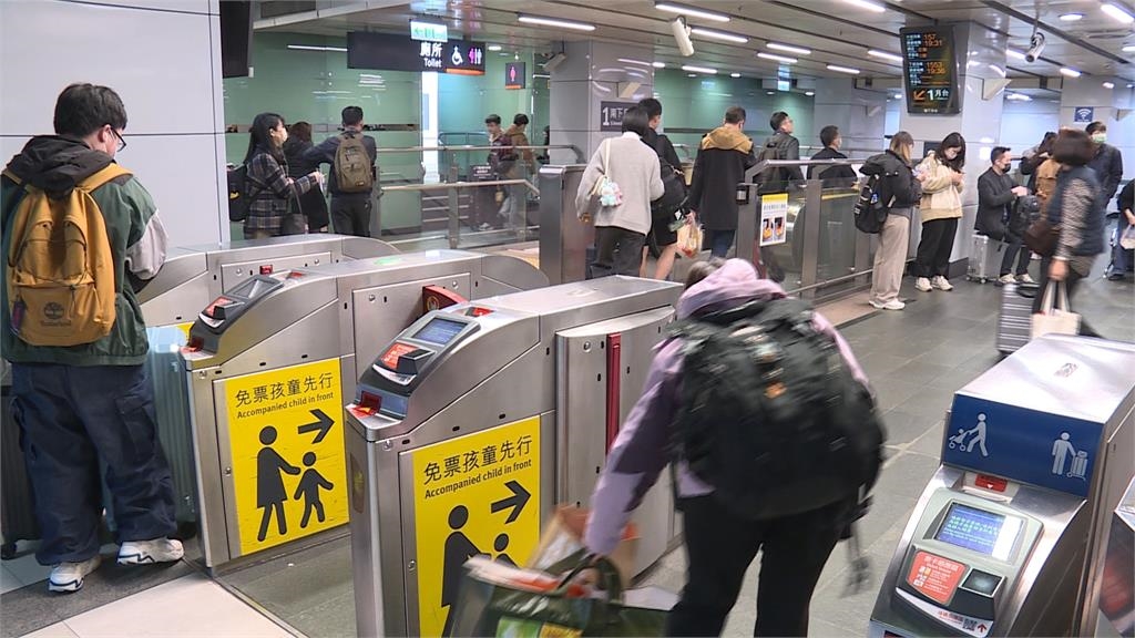 南韓旅客來台「台灣人太親切」嚇到！幫提行李、帶路…韓網點頭：和中國不同