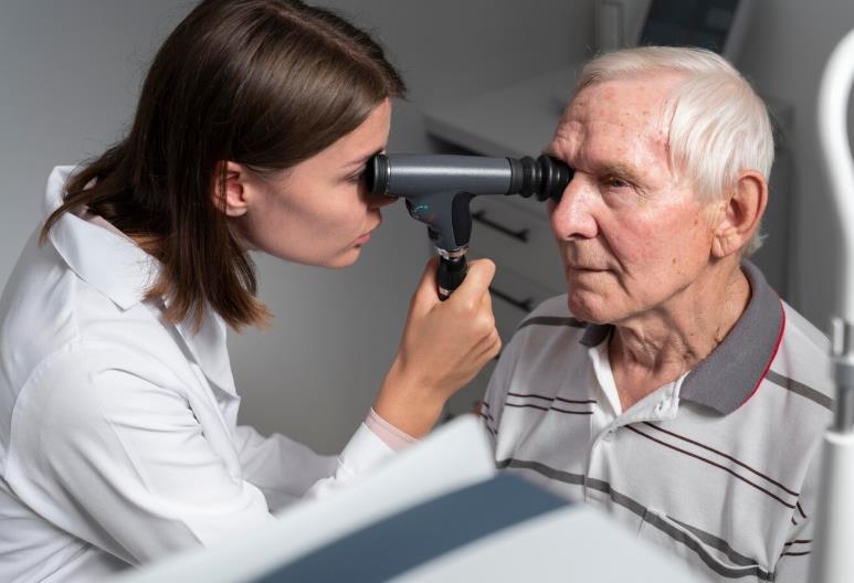 黃斑病變病情急轉直下！眼科醫師揭幕後元兇竟是「沒感覺」的高血壓