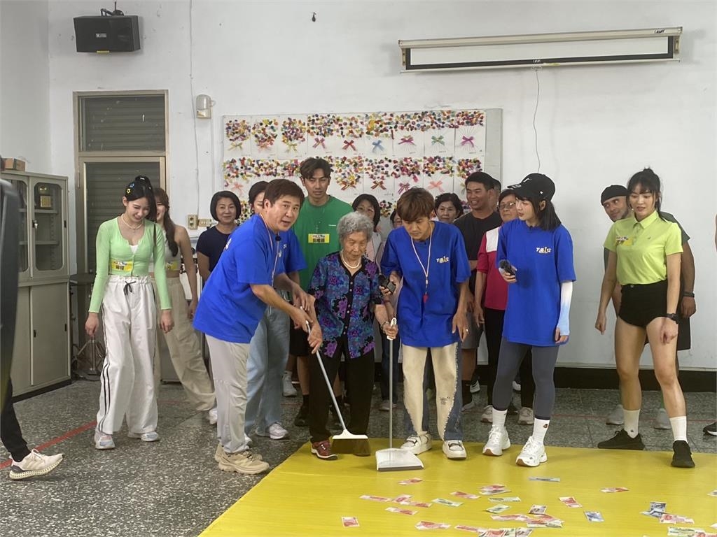 《綜藝大集合》佛心胡瓜自掏腰包邀場邊80歲阿嬤參賽！拿走10500全場最高