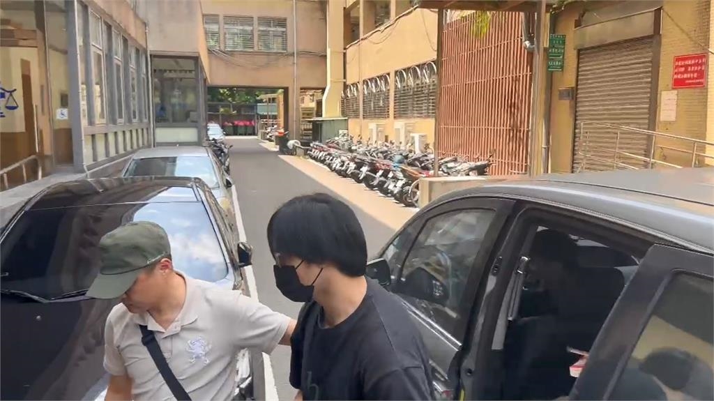 快新聞／涉閃兵！小蝦、李銓遭移送新北檢複訊　經紀公司發聲了