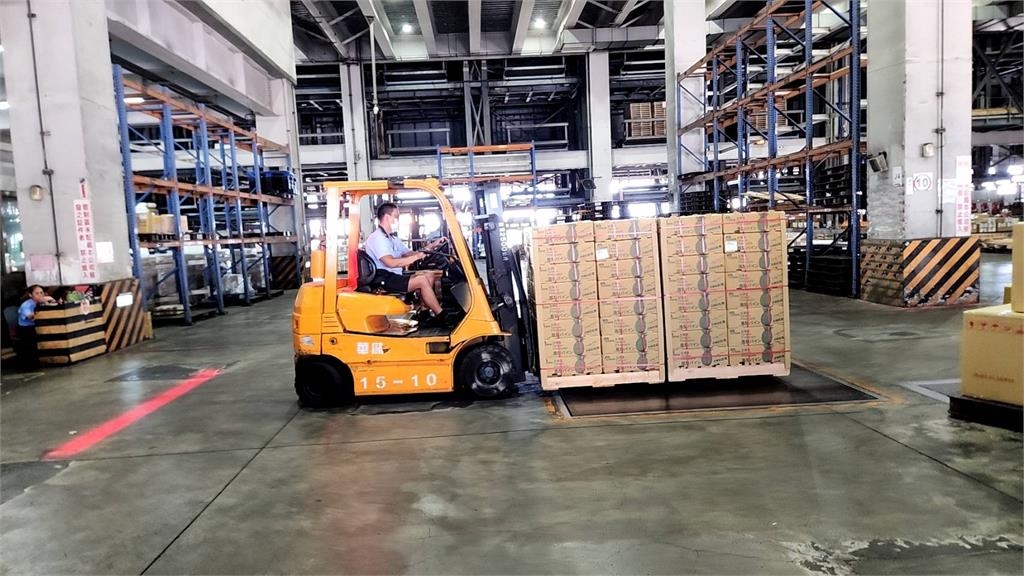 台南締盟城市富良野市空運採購台南「在欉黃」金鑽鳳梨3公噸多