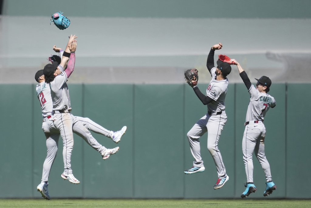 MLB(影)/響尾蛇總教練遭裁判驅逐出場 不甘心馬上用行動報復