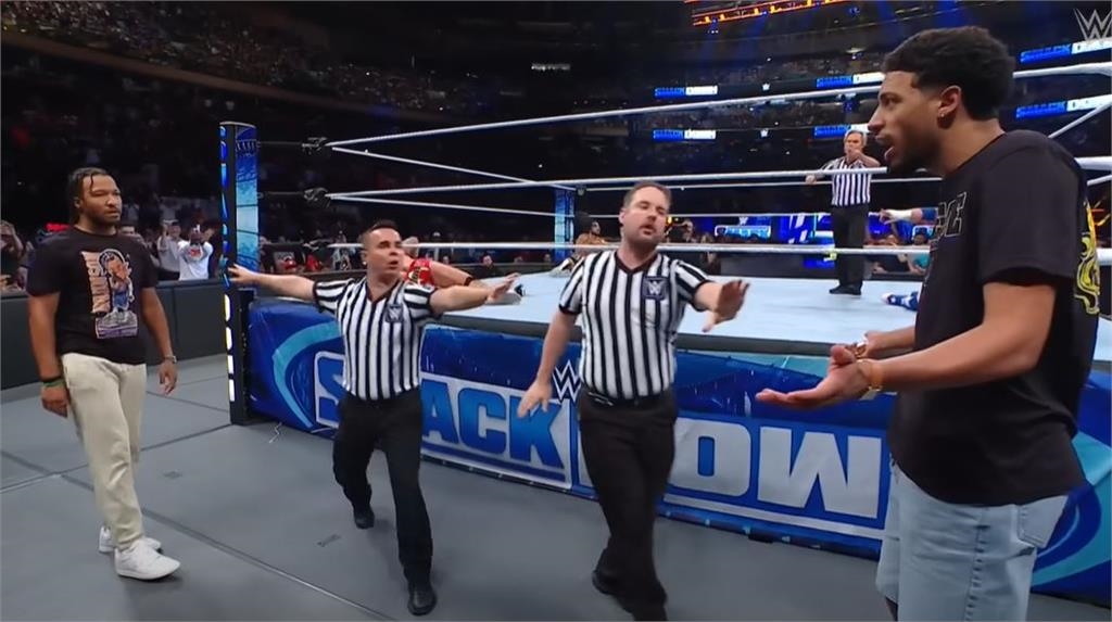 NBA(影)／東區決賽戲碼預定？球星抄折凳衝上WWE擂台　 尼克差一勝再對決溜馬