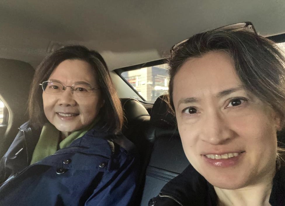 YTR敏迪選讀結婚了！驚見「蔡英文、蕭美琴同框」網跪了：超強證婚組合