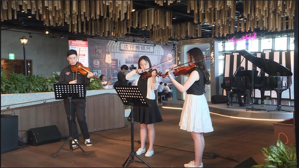 桃園機場公司舉辦公益音樂會　華航總座帶三兒女演奏