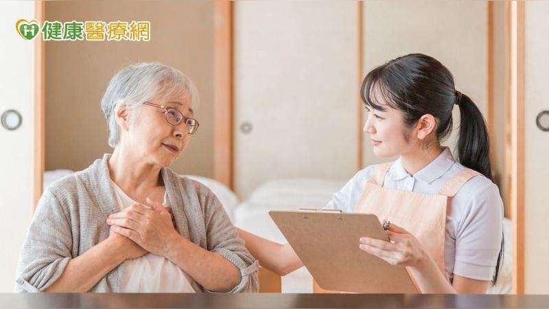 老婦「肺小結節」定期追蹤十年卻變癌 機器手臂切除救回一命 老婦「肺小結節」定期追蹤十年卻變癌 機器手臂切除救回一命