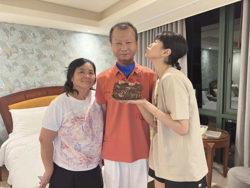 曹雅雯突「剃大平頭」曝背後原因藏洋蔥！好姐妹賴慧如喊話：一起給曹爸力量