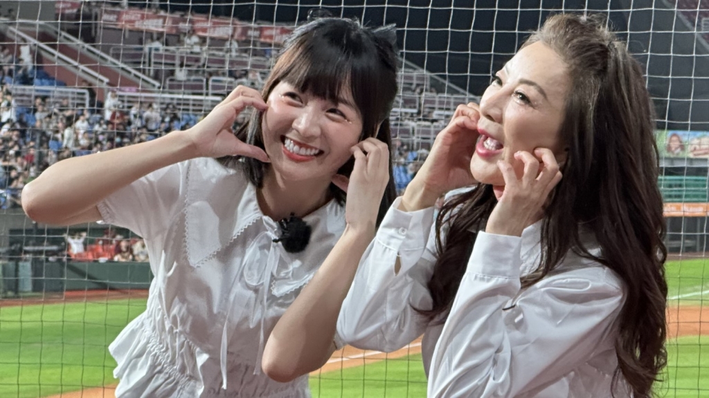 楊繡惠榮登「最年長啦啦隊」OL勁裝超震撼！ 才完成首跳卻驚吐：要封舞了