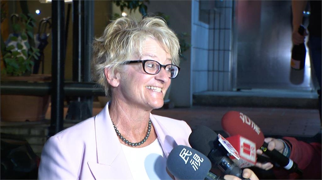 AI教父黃仁勳親曝追妻祕招　一句「撩妹神句」把到初戀還娶回家