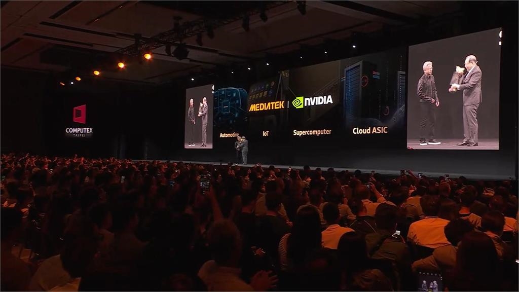 黃仁勳來台參展為夥伴站台 蔡力行體貼送通化夜市水果