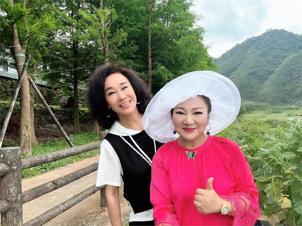 曹晶晶《誠懇逗陣》穿比基尼秀身材!白冰冰祝她回美求學順利