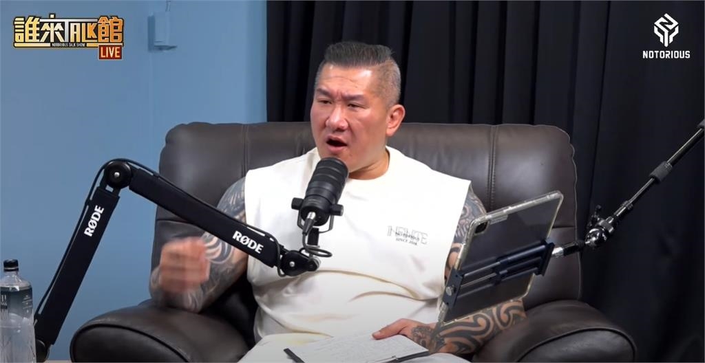 館長崩潰淚灑直播間!喊被貼「共匪標籤」486先生一句話打醒他