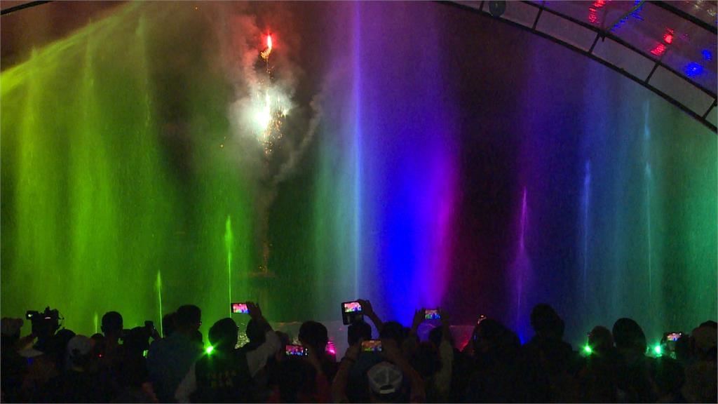 「水舞+煙火+投影」交織 碧潭水舞季正式展開!