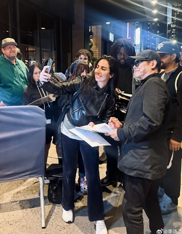 李連杰息影5年街頭亂晃、逛公園無人認出?他回飯店超驚訝:世界變了