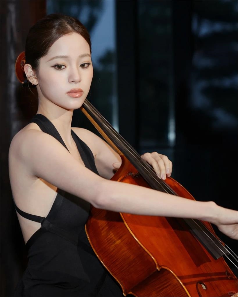 遭傳註銷國籍…歐陽娜娜突公開「暗黑照」認不出!小粉紅挖1事驚:升咖了