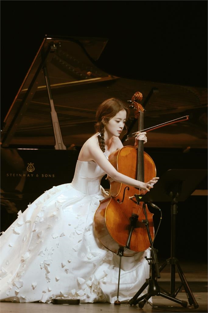 歐陽娜娜遭爆「撤銷國籍、不得入境」!內政部揭身分真相…本人現身大唱太聰明