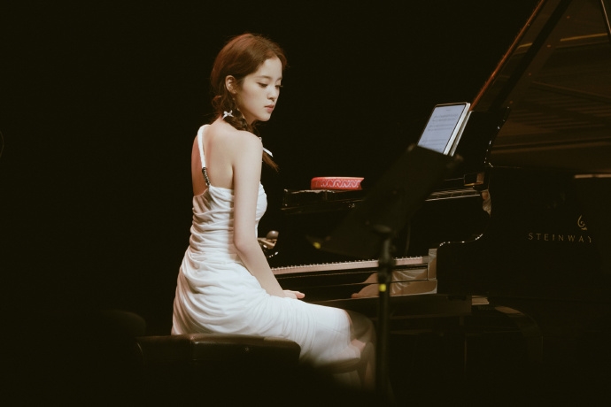 歐陽娜娜遭爆「撤銷國籍、不得入境」!內政部揭身分真相…本人現身大唱太聰明