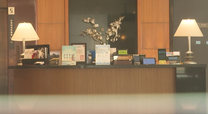 旅客入住台中某酒店開房間門　驚見櫃台人員在內以為自己走錯房間