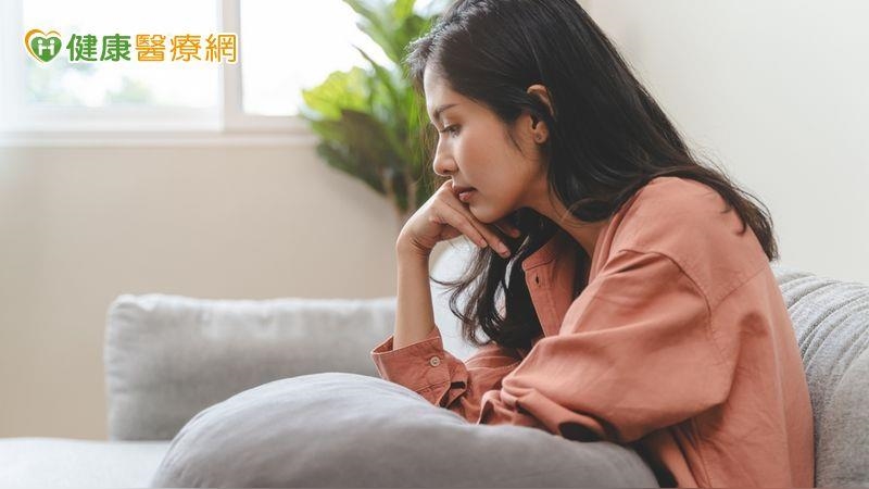難為女性！　醫警告：不同階段「情緒挑戰」成憂鬱觸發點