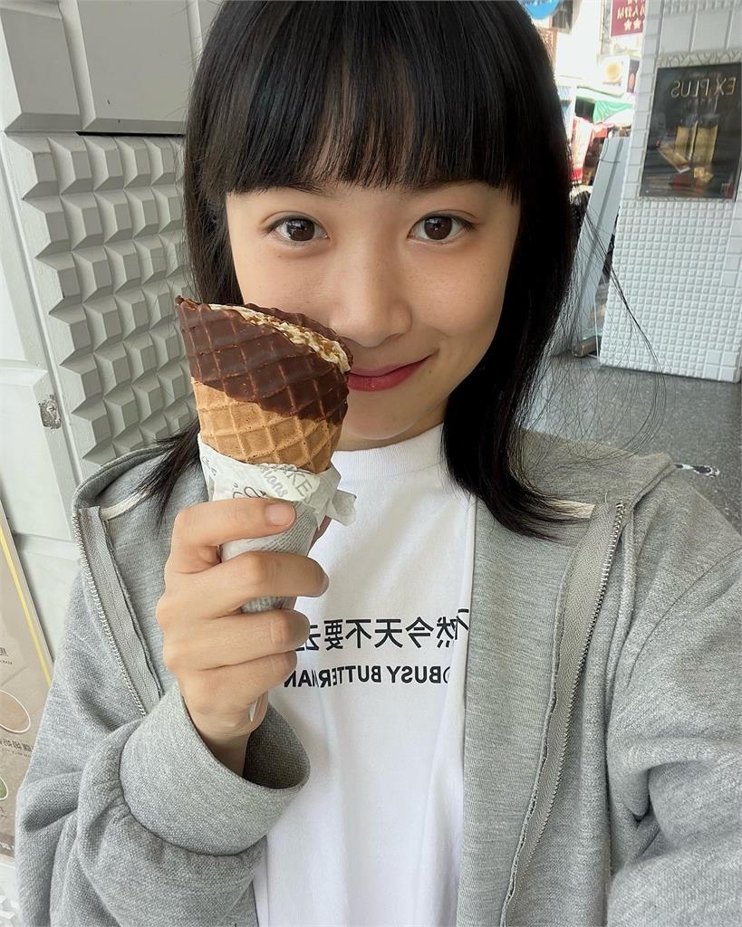 NanaQ發聲力挺家寧曬「與2男同房照」搖頭吐37字！網怒酸：好愛被炎上