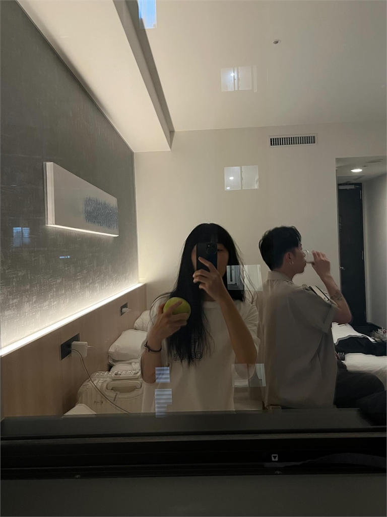 NanaQ發聲力挺家寧曬「與2男同房照」搖頭吐37字！網怒酸：好愛被炎上