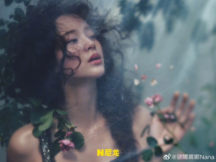 歐陽娜娜遭亂傳「國籍被註銷」中國咖位大提升！破尺度「半身全空」網瘋看：長大了