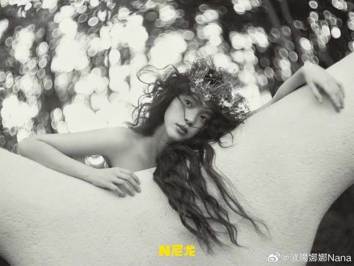 歐陽娜娜遭亂傳「國籍被註銷」中國咖位大提升！破尺度「半身全空」網瘋看：長大了