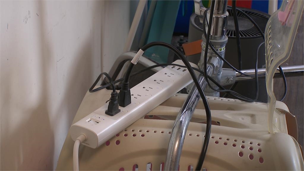 3C達人靠「智慧插座」 挖出工作室「吃電怪獸」省電費