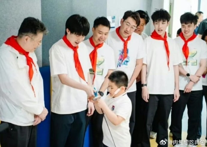 中國參賽遭設局戴紅領巾!林昀儒小帳「發1圖」現身了…粉淚:心疼你