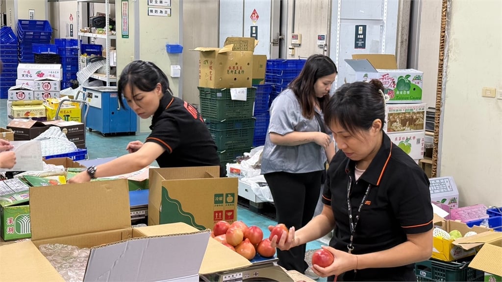 旅天下傳愛心 攜等家寶寶協會贈育幼院200箱安心蔬果 守護孩子健康