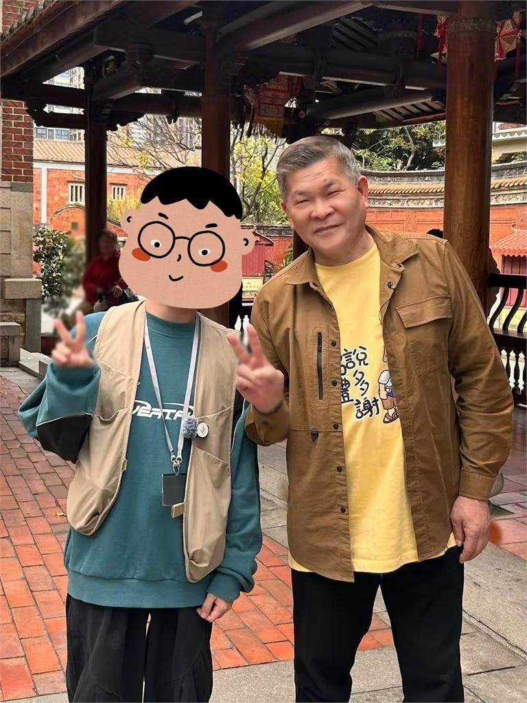 才爆赴中深夜賣雞蛋！澎恰恰遭捕捉「野生69歲狀態」網驚：還真沒認出