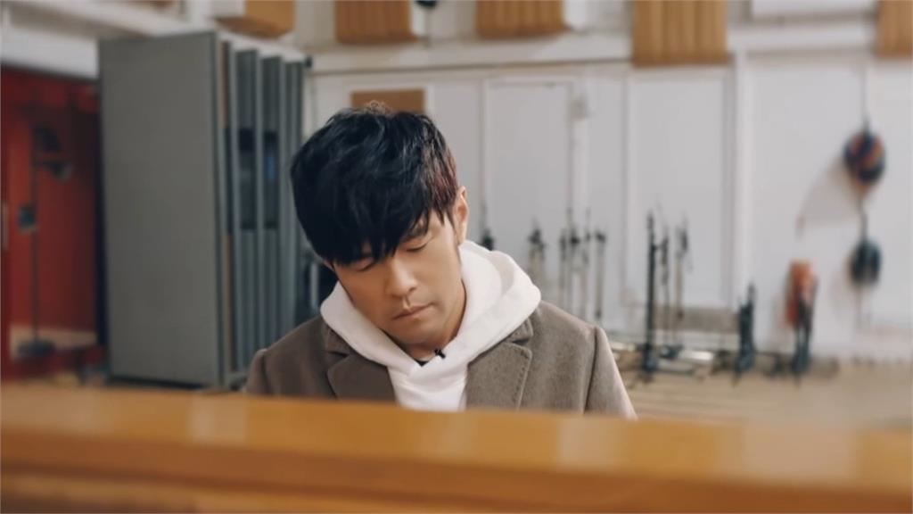 周杰倫無預警發新歌　#-#合體山下智久遭粉絲緊追！化妝師骨折