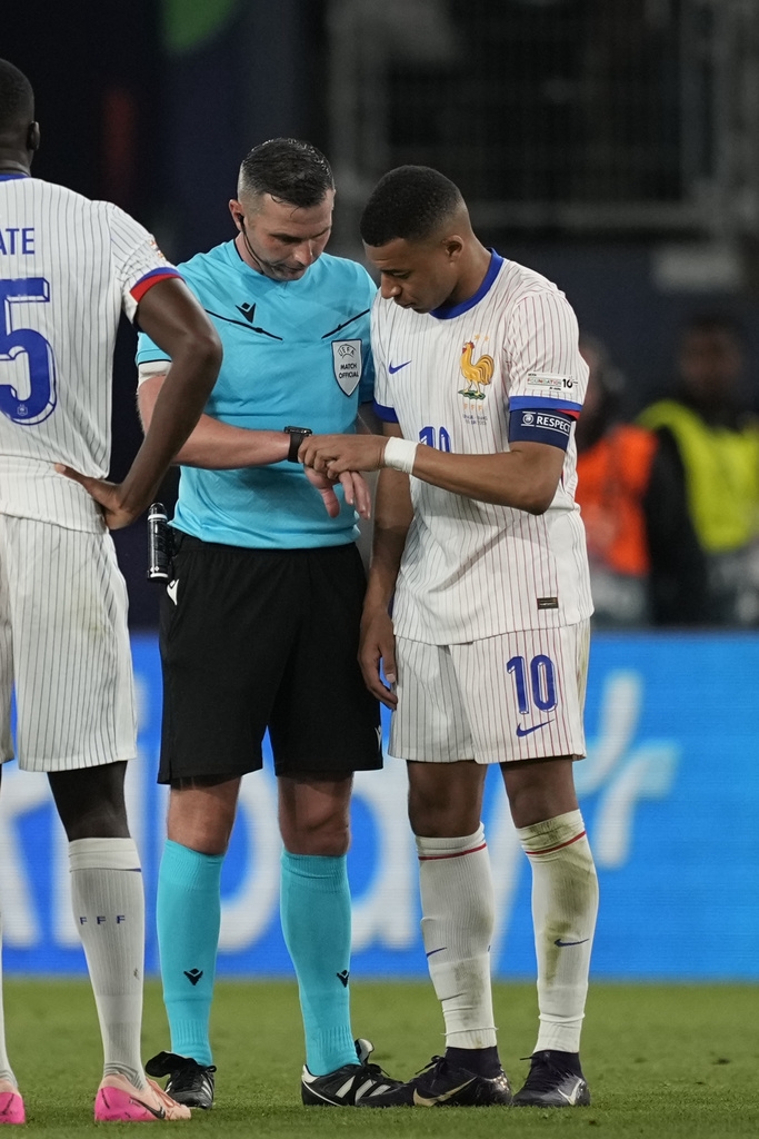 足球(影)/西班牙17歲小將專剋姆巴佩? 6度擊敗法國巨星挺進歐國聯決賽