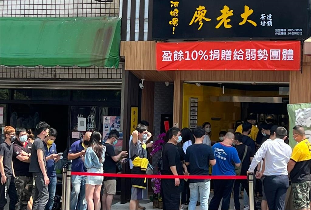 阿娘喂還在!廖老大手搖「513家關剩4家」存活關鍵曝…民眾驚:意外好喝