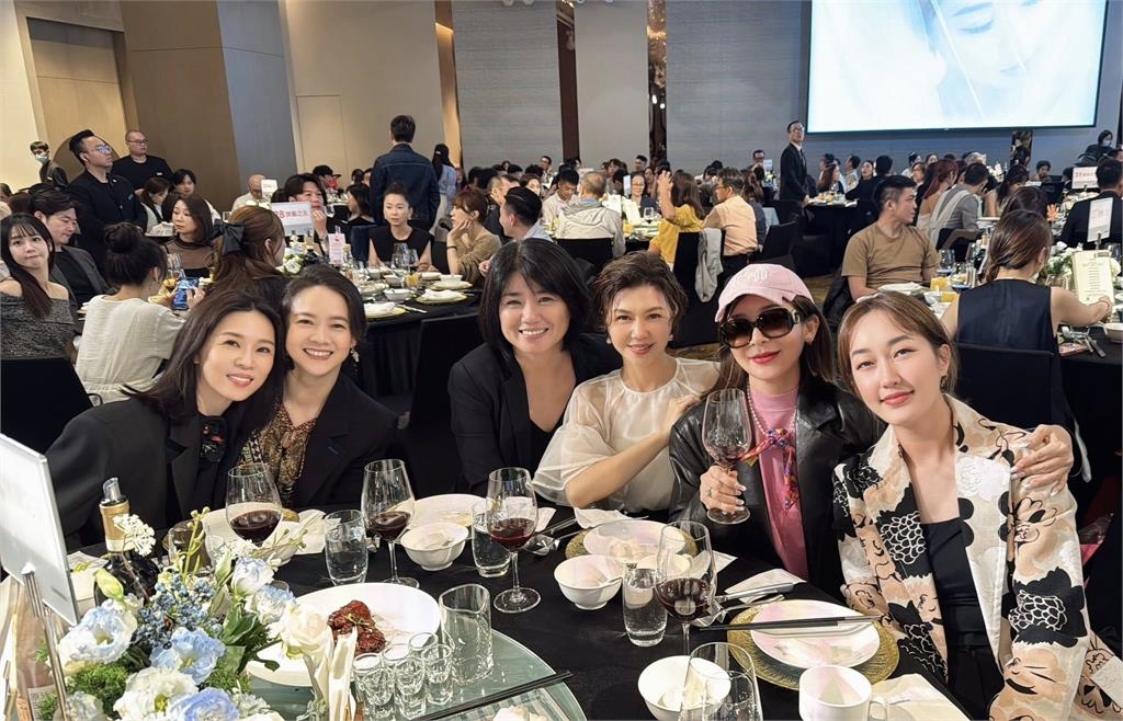 王彩樺自拍「摘下墨鏡」遭問整形!下秒尬回「1表情」全網盛讚:鼻子很漂亮