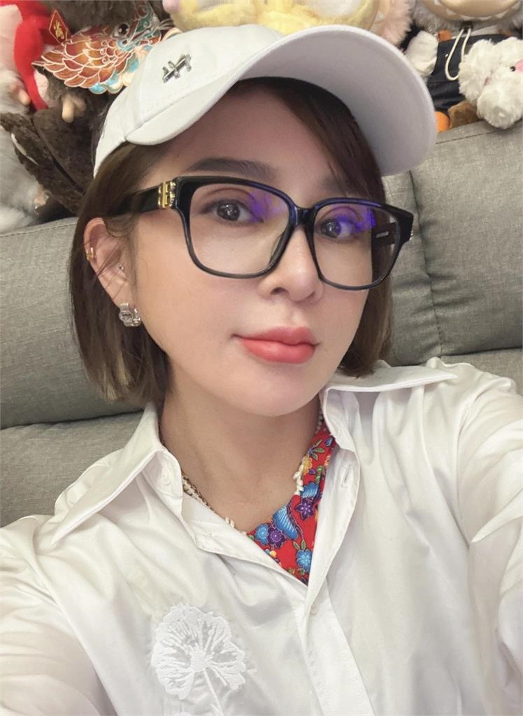王彩樺自拍「摘下墨鏡」遭問整形!下秒尬回「1表情」全網盛讚:鼻子很漂亮