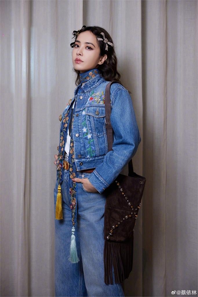 蔡依林直播「美顏大失真」全放送！43歲真面目判若兩人…網嚇：秒變姥姥