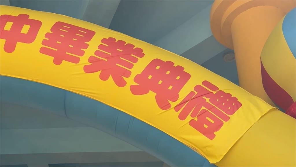 鋼管吉普車還有辣妹熱舞 國中畢典家長安排妥當?