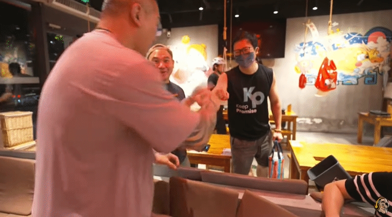 不只穿KP衣…中國人還喊「釋放柯文哲」!館長嗨吐1句網傻眼:抹紅阿北?