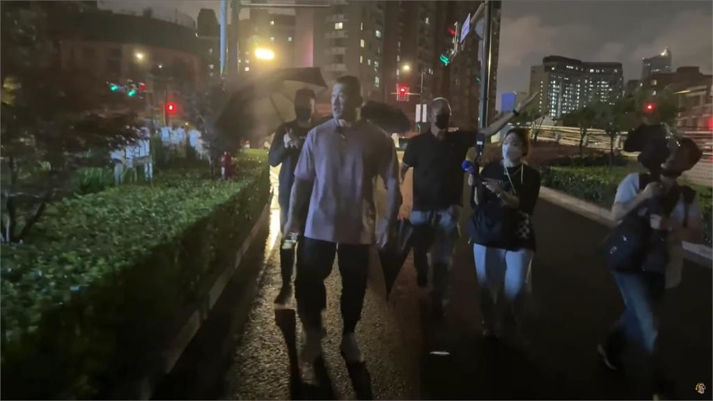 館長見上海街頭「滿是監視器」脫口1句大讚!網傻眼:中國的誇誇超人