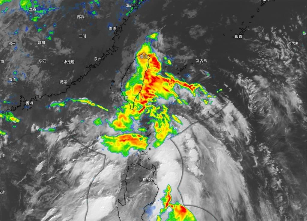 TD02熱帶低壓逼近!「這2天」雨彈炸全台 專家揭「放颱風假機率」