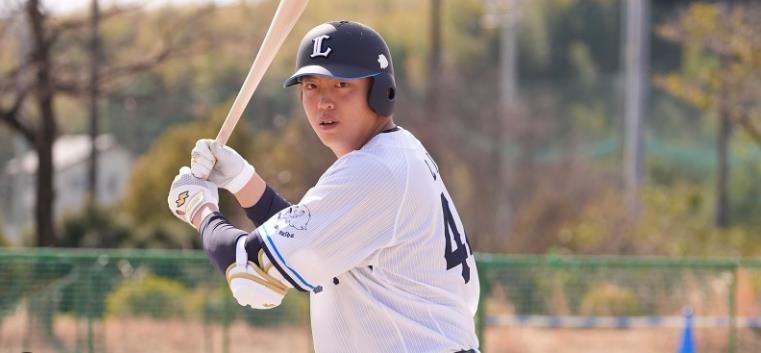 日職(影)/22歲西武台灣選手林冠臣旅日首轟出爐!棒打養樂多第一指名追平戰局