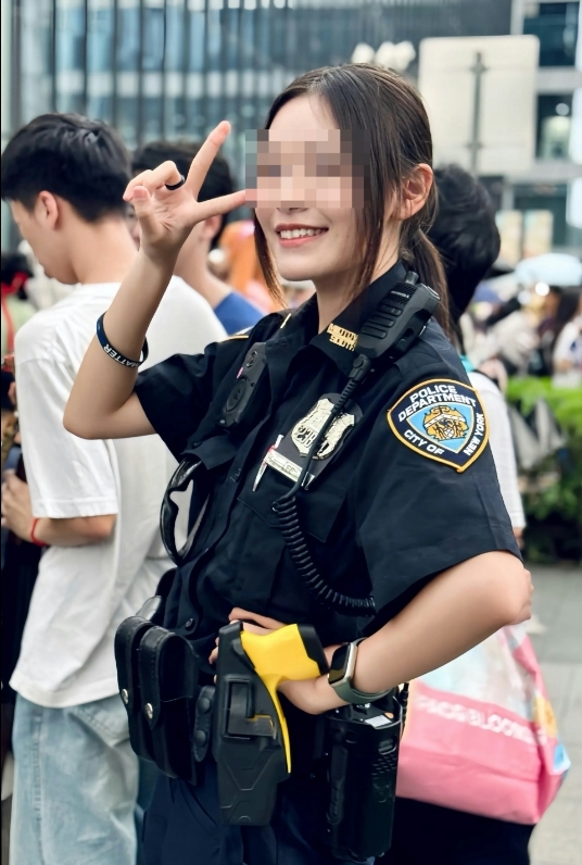 女警自拍照「仙氣逼人」被瘋傳!「肩上編號」意外曝光身分 本人揭真相