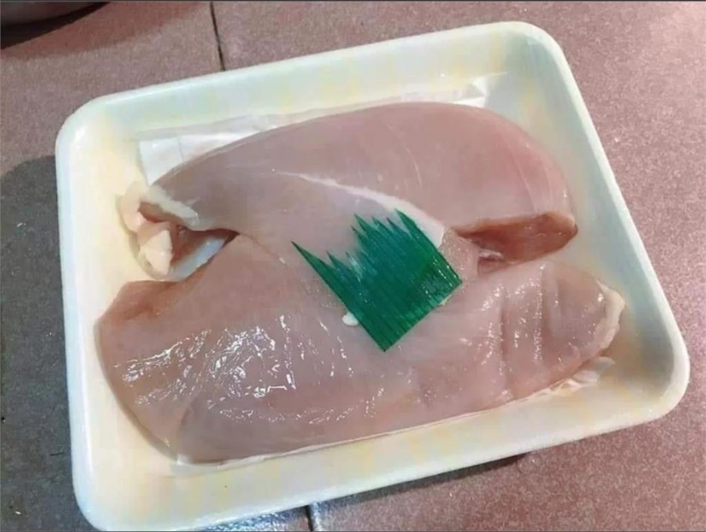 冷知識+1!超市生肉配「1片綠葉」超謎…食品廠員工揭密:不是怕它冷
