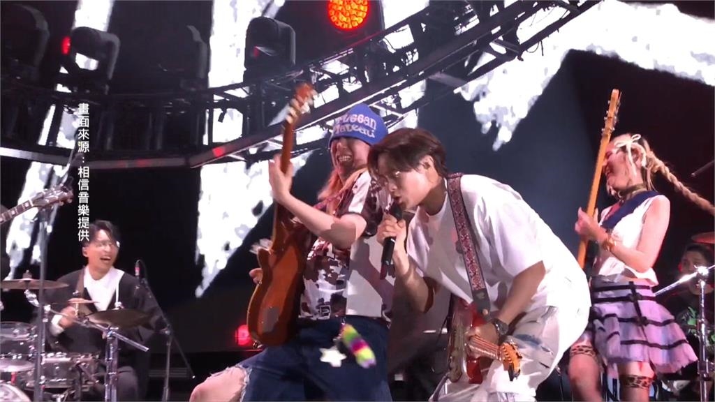 告五人港都開唱宣傳新歌　年初一開箱「披頭四錄音室」